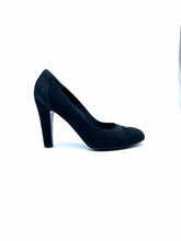 Load image into Gallery viewer, CHANEL Size 9.5 Black Suede Solid Pumps
