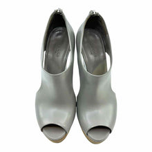 Load image into Gallery viewer, GUCCI Leather Pumps | 5
