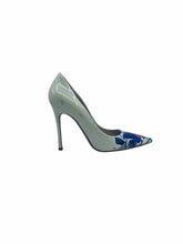Load image into Gallery viewer, MIU MIU Size 6 Cream Patent Leather Pumps
