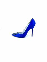 Load image into Gallery viewer, MANOLO BLAHNIK Size 7.5 Blue Satin Solid Pumps
