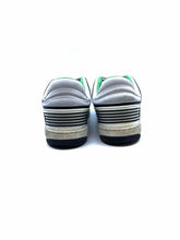 Load image into Gallery viewer, GUCCI Size 5 Black, Green, White Sneakers
