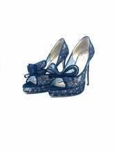 Load image into Gallery viewer, VALENTINO Size 9.5 Black Lace Pumps
