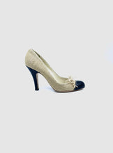 Load image into Gallery viewer, PRADA Size 9 Black, beige Canvas Solid Pumps
