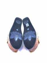 Load image into Gallery viewer, GUCCI Size 9 White, black Slide
