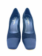 Load image into Gallery viewer, CHANEL Size 8.5 Black Suede Solid Pumps
