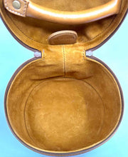 Load image into Gallery viewer, GUCCI Camel Leather Solid Cosmetic Case
