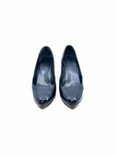 Load image into Gallery viewer, GUCCI Size 8.5 Black Patent Leather Pumps
