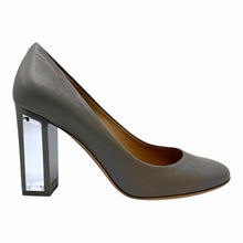 Load image into Gallery viewer, SALVATORE FERRAGAMO Size 6.5 Taupe Leather Solid Pumps
