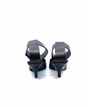 Load image into Gallery viewer, GUCCI Size 6.5 Brown Leather Pumps
