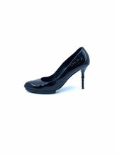 Load image into Gallery viewer, GUCCI Size 8.5 Black Patent Leather Pumps
