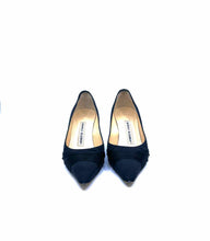 Load image into Gallery viewer, MANOLO BLAHNIK Size 5 Black Satin Solid Pumps
