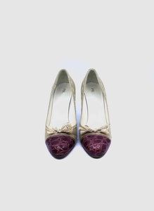 PRADA Size 9 Red, Beige Canvas Crocodile Solid Pumps