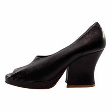 Load image into Gallery viewer, BOTTEGA VENETA Size 10 Brown Leather Solid Pumps
