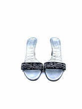 Load image into Gallery viewer, GUCCI Size 7.5 Silver Leather Solid Sandals
