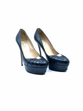Load image into Gallery viewer, VALENTINO Size 9.5 Black Leather Pumps
