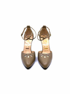 GUCCI Size 7.5 Taupe Leather Pumps
