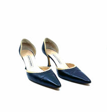 Load image into Gallery viewer, MANOLO BLAHNIK Size 8.5 Black Lace Pumps
