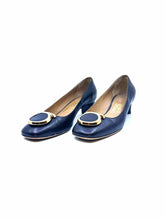 Load image into Gallery viewer, SALVATORE FERRAGAMO Size 6 Brown Leather Solid Pumps

