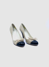 Load image into Gallery viewer, PRADA Size 9 Black, beige Canvas Solid Pumps
