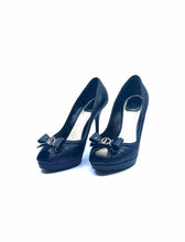 Load image into Gallery viewer, CHRISTIAN DIOR Size 9 Black Leather Quilted Pumps
