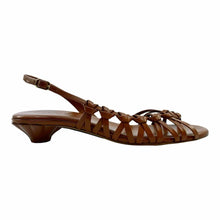 Load image into Gallery viewer, CHLOE Estra Leather Sandals | 11
