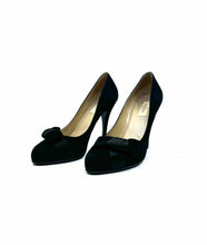 Load image into Gallery viewer, VALENTINO Size 8.5 Black Suede Pumps
