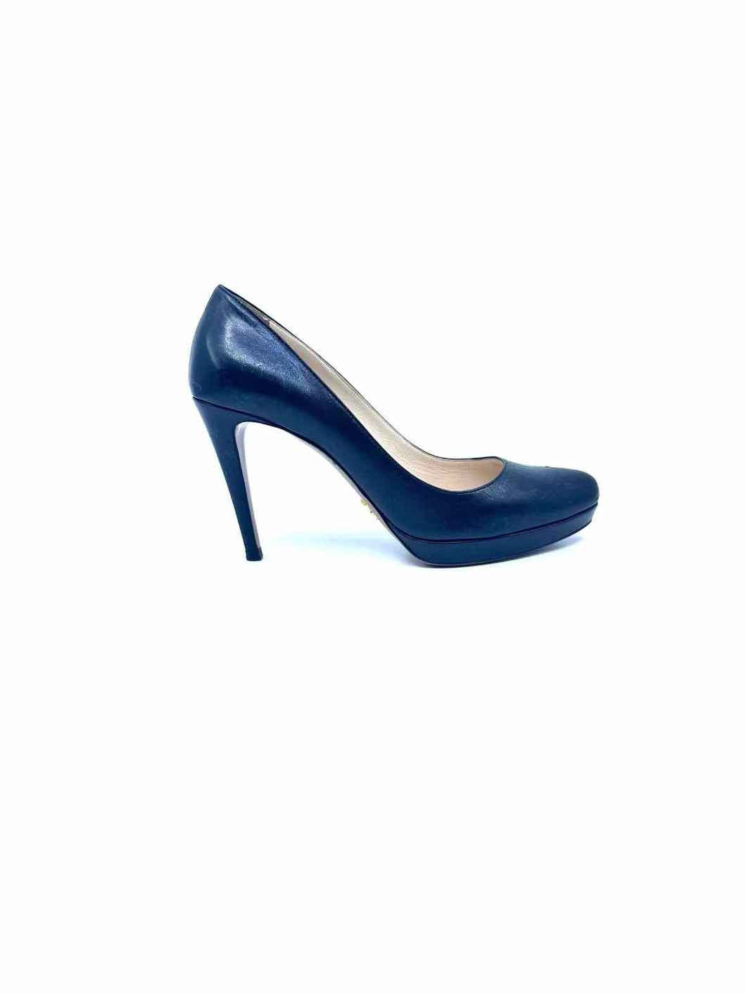 PRADA Size 6.5 Black Leather Pumps