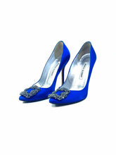Load image into Gallery viewer, MANOLO BLAHNIK Size 7.5 Blue Satin Solid Pumps
