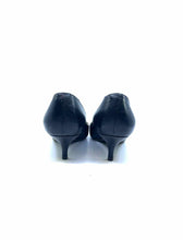 Load image into Gallery viewer, JIMMY CHOO Size 9 Black Leather Pumps
