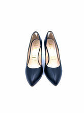 Load image into Gallery viewer, GUCCI Size 8.5 Black Pumps
