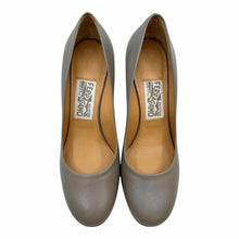 Load image into Gallery viewer, SALVATORE FERRAGAMO Size 6.5 Taupe Leather Solid Pumps
