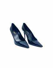 Load image into Gallery viewer, SAINT LAURENT Size 8 Black Patent Leather Pumps
