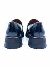 Load image into Gallery viewer, LABUCQ Size 9 Black Loafers
