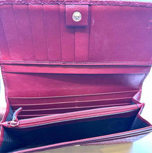 Load image into Gallery viewer, GUCCI Red Leather LOGO Wallet
