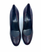 Load image into Gallery viewer, GUCCI Monogram Pumps | Size 8
