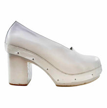 Load image into Gallery viewer, COMME DE GARCONS Size 8 White Leather Solid Pumps
