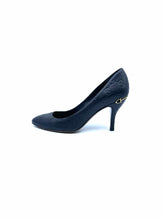 Load image into Gallery viewer, GUCCI Size 8.5 Black Leather LOGO Pumps

