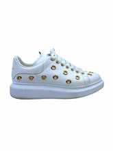 Load image into Gallery viewer, ALEXANDER MCQUEEN Size 9 White Sneakers
