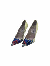 Load image into Gallery viewer, MIU MIU Size 6 Cream Patent Leather Pumps
