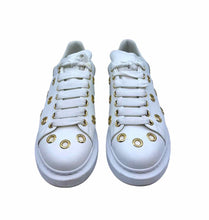 Load image into Gallery viewer, ALEXANDER MCQUEEN Size 9 White Sneakers
