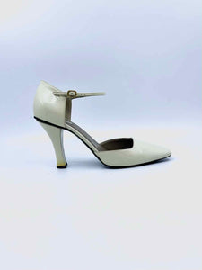 MARC JACOBS Size 8 Cream Patent Leather Solid Pumps