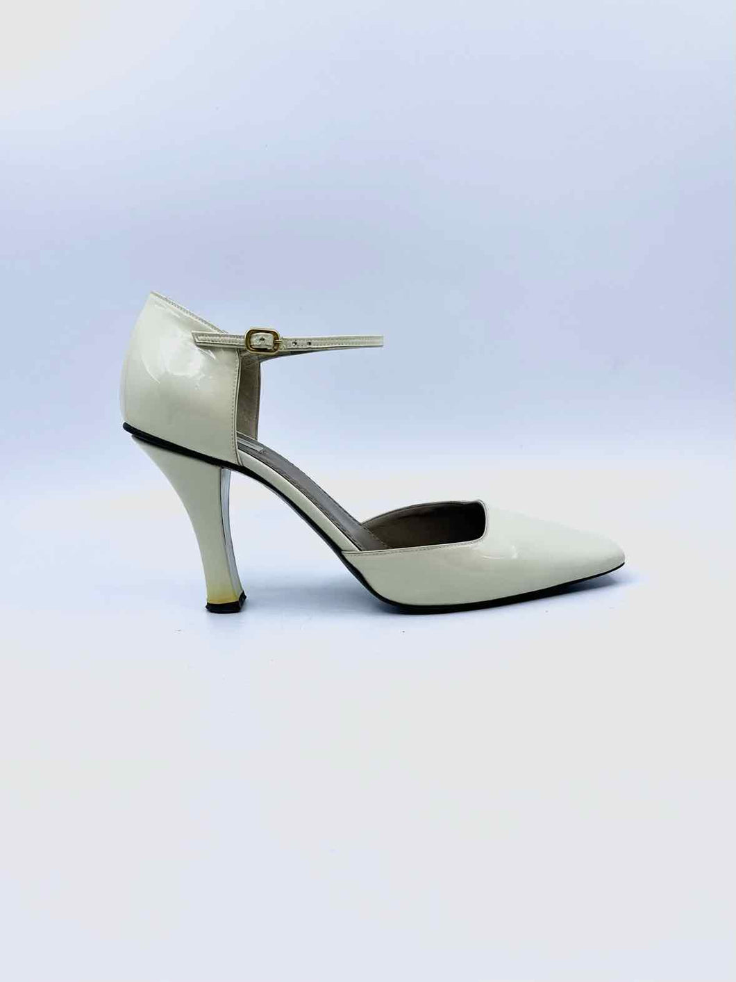 MARC JACOBS Size 8 Cream Patent Leather Solid Pumps