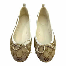 Load image into Gallery viewer, GUCCI Size 9 Brown, White Canvas Monogram Flats
