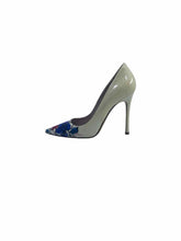 Load image into Gallery viewer, MIU MIU Size 6 Cream Patent Leather Pumps
