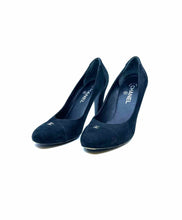 Load image into Gallery viewer, CHANEL Size 9.5 Black Suede Solid Pumps
