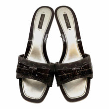 Load image into Gallery viewer, LOUIS VUITTON Grenadine Wood Sandals | 8.5
