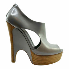 Load image into Gallery viewer, GUCCI Leather Pumps | 5
