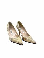 Load image into Gallery viewer, MANOLO BLAHNIK Size 10.5 Beige Lizard Solid Pumps
