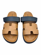 Load image into Gallery viewer, HERMES chypre Size 9 Camel, Black Leather Solid Sandals
