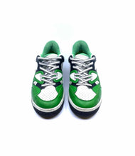 Load image into Gallery viewer, GUCCI Size 5 Black, Green, White Sneakers
